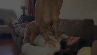 Незнакомец пустил меня переночевать, а я трахнул его жену(with subs)