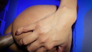 DESCUIDA a su NOVIA y se FOLLA al primer PENDEJO que se encuentra en la CALLE