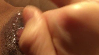 クリトリスびしょ濡れオナニー